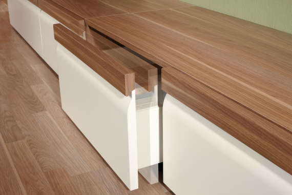 Predali imajo vgrajeni sistem mehkega zapiranja globus, mladinska soba, otroška soba, splanice, dnevne sobe