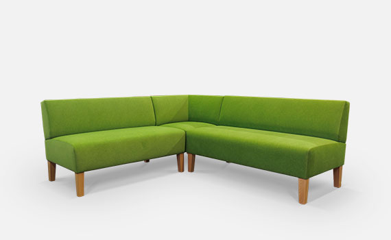 Nubo zofa na lesenih nogah