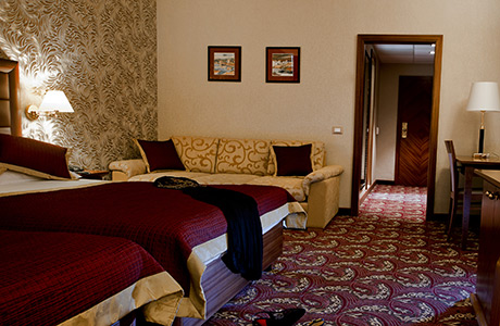 Oblazinjeno pohištvo za hotele in apartmaje.